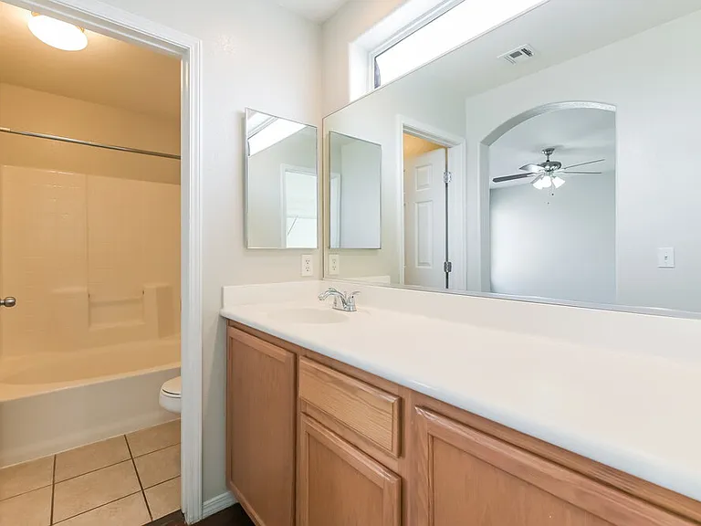 6015 Ambleshire Ave — Photo 11