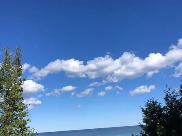 6062 Lakeshore Rd, Sturgeon Bay, WI 54235