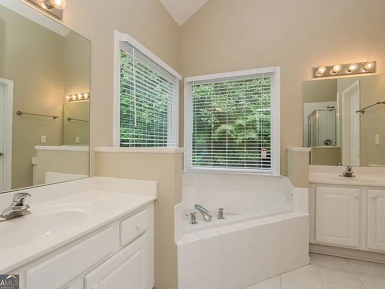 90 Observatory Dr — Photo 8