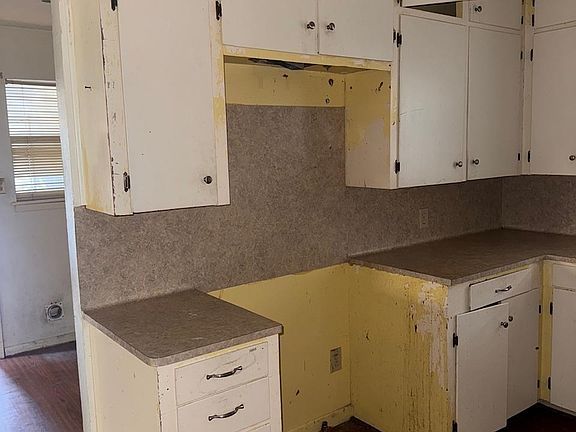 3rd image of 107 E Center St
