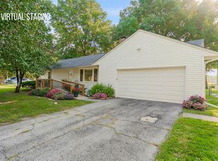 828 S Hunter Dr, Olathe, KS 66061