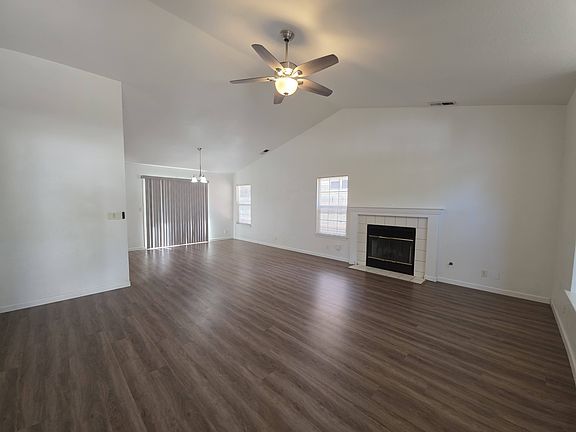 4th image of 819 Black Walnut Way