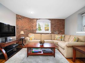 229 N Poplar St