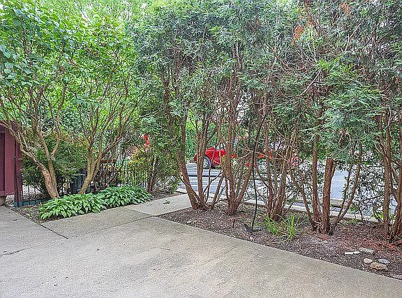 2150 Rugen Rd — Photo 12