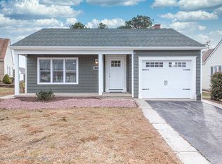 7 Westgate Ct, Toms River, NJ 08757