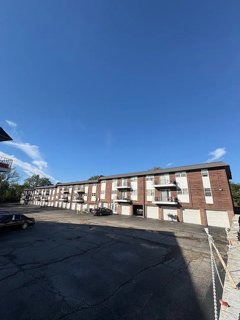 Peoria Place Apartments — Photo 1