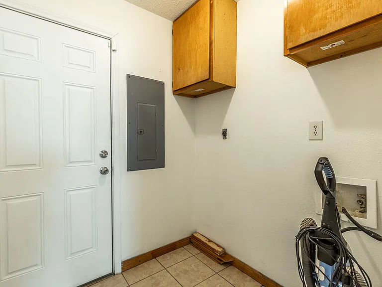 140 County Road 1604 — Photo 15