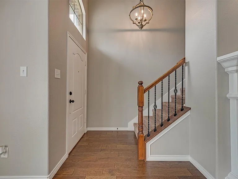 4281 Comanche Dr — Photo 2
