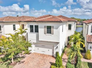 335 SW 113th Ln, Pembroke Pines, FL 33025