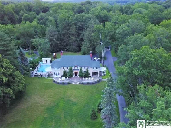 194 Lakeside Dr, Bemus Point, NY 14712