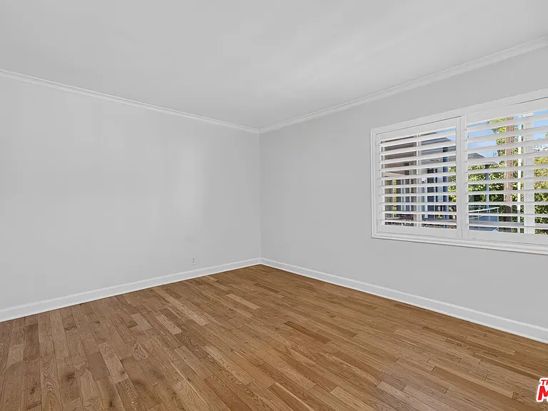 1301 N Flores St #4 — Photo 22