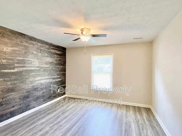 39 Whites Ln #B — Photo 5