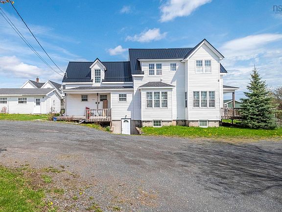 3rd image of 102 N Foord St