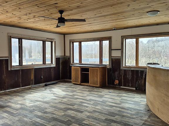 4th image of 409 South 4th Street