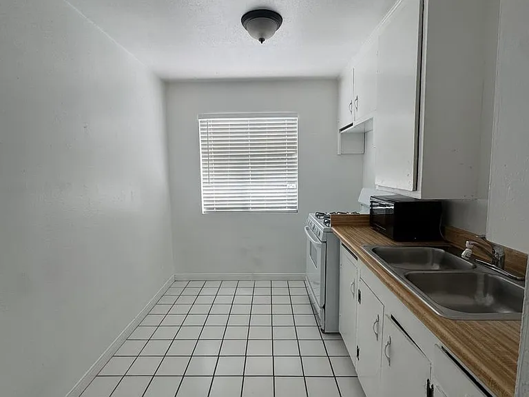 301 Panamint Ave — Photo 14