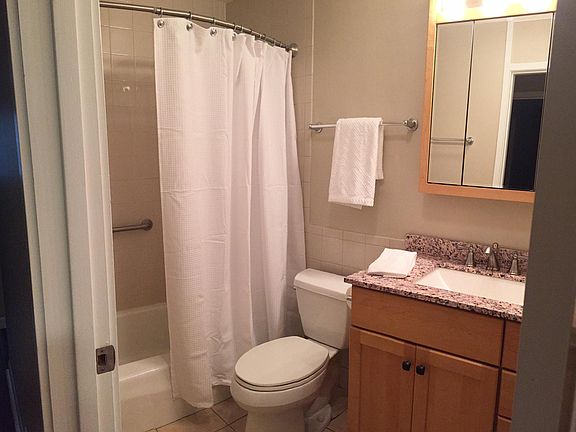 5th image of 1622 Hickory St APT 1W