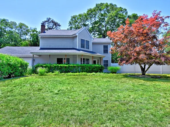 15 King Avenue, Flanders, NY 11901