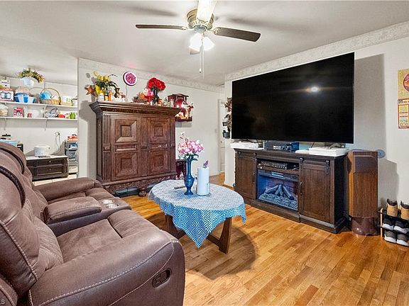 4th image of 2112 Vale Pl