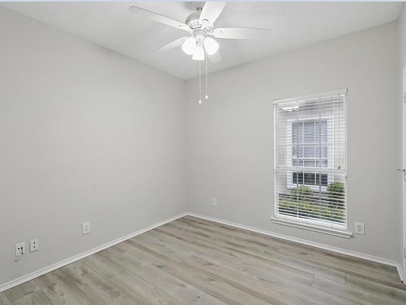 5th image of 8819 Holly St