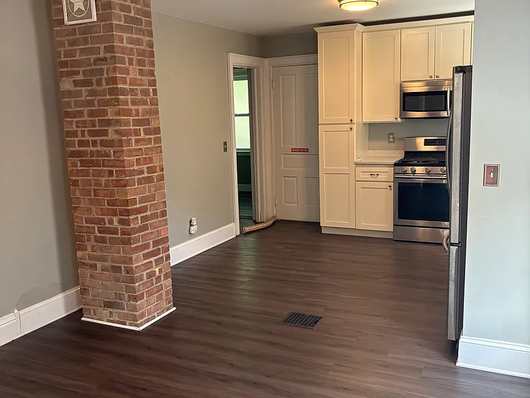 251 Pleasant Ave — Photo 2