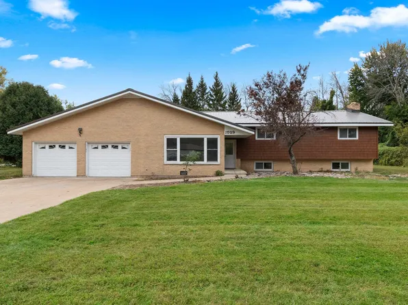 1529 Lakeview Dr, Green Bay, WI 54313
