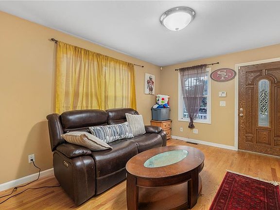 3rd image of 22 Aiken St