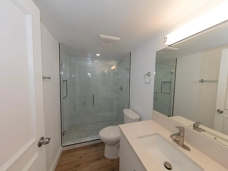 1524 Granville Ave #102 — Photo 10