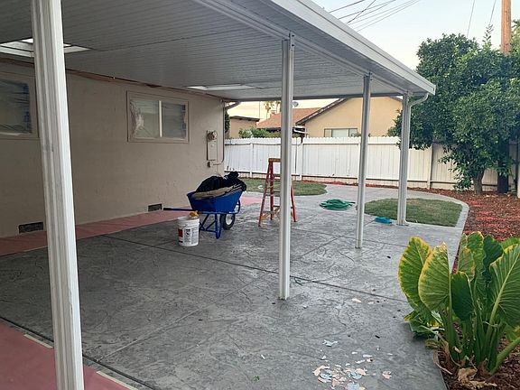 2nd image of 942 Tomlinson Ln
