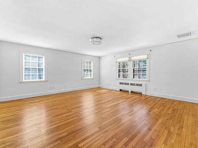 48 Acacia Ave — Photo 31