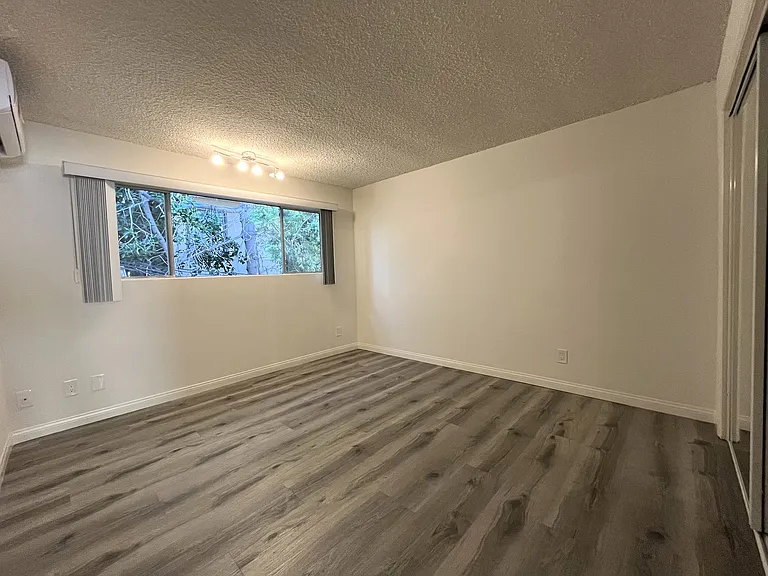 1706 Granville Ave #8B — Photo 12