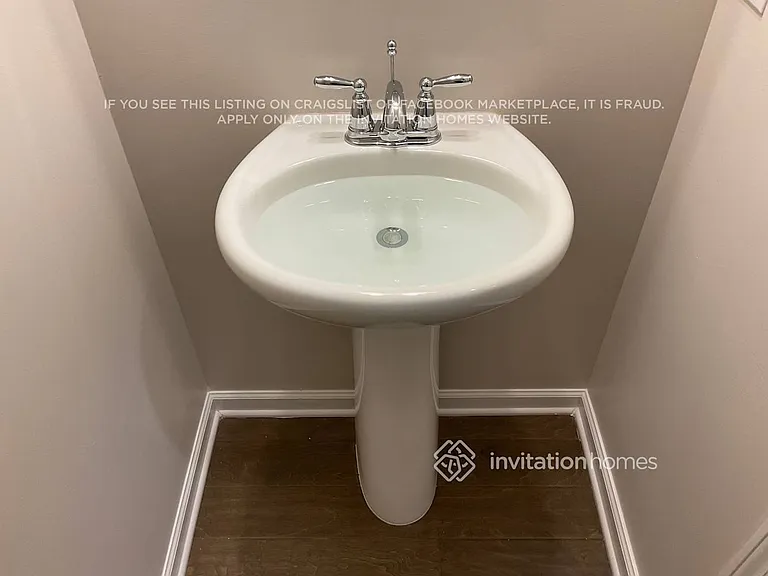 8026 Forest Hills Dr — Photo 15