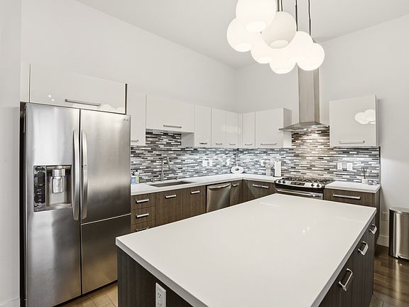 5th image of 433 Pine Ave Unit 306