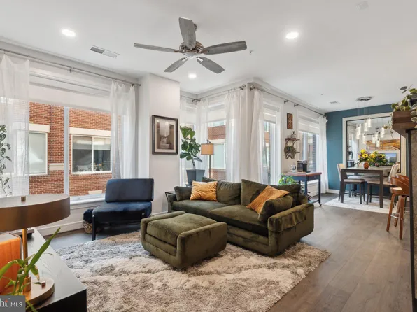 625 Slaters Ln APT 201, Alexandria, VA 22314