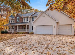 1831 Pine Tree Ct, Luxemburg, WI 54217