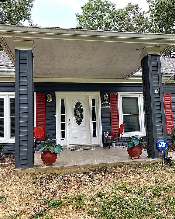 1st image of 2402 Woodridge Dr