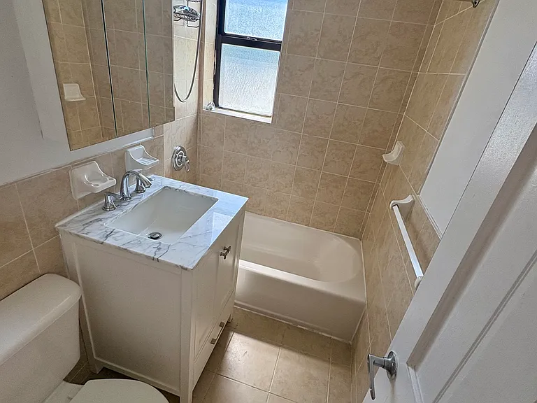 2-4 Berkeley Ave #4G — Photo 5