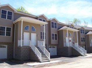 4163 Wood Hills Dr, Erie, PA 16510