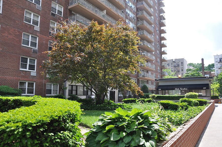 2nd image of 580 Flatbush Ave APT 2D