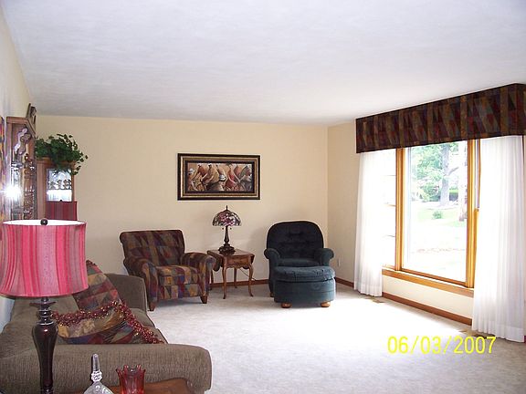 3rd image of 437 Grandview Dr