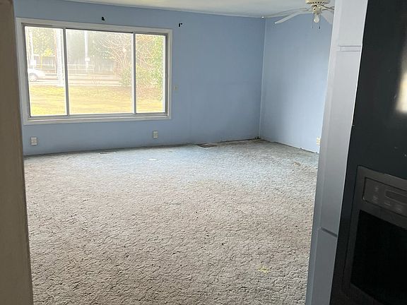 5th image of 379 NE 28th Ave