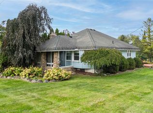 238 Alberta St, Auburn Hills, MI 48326