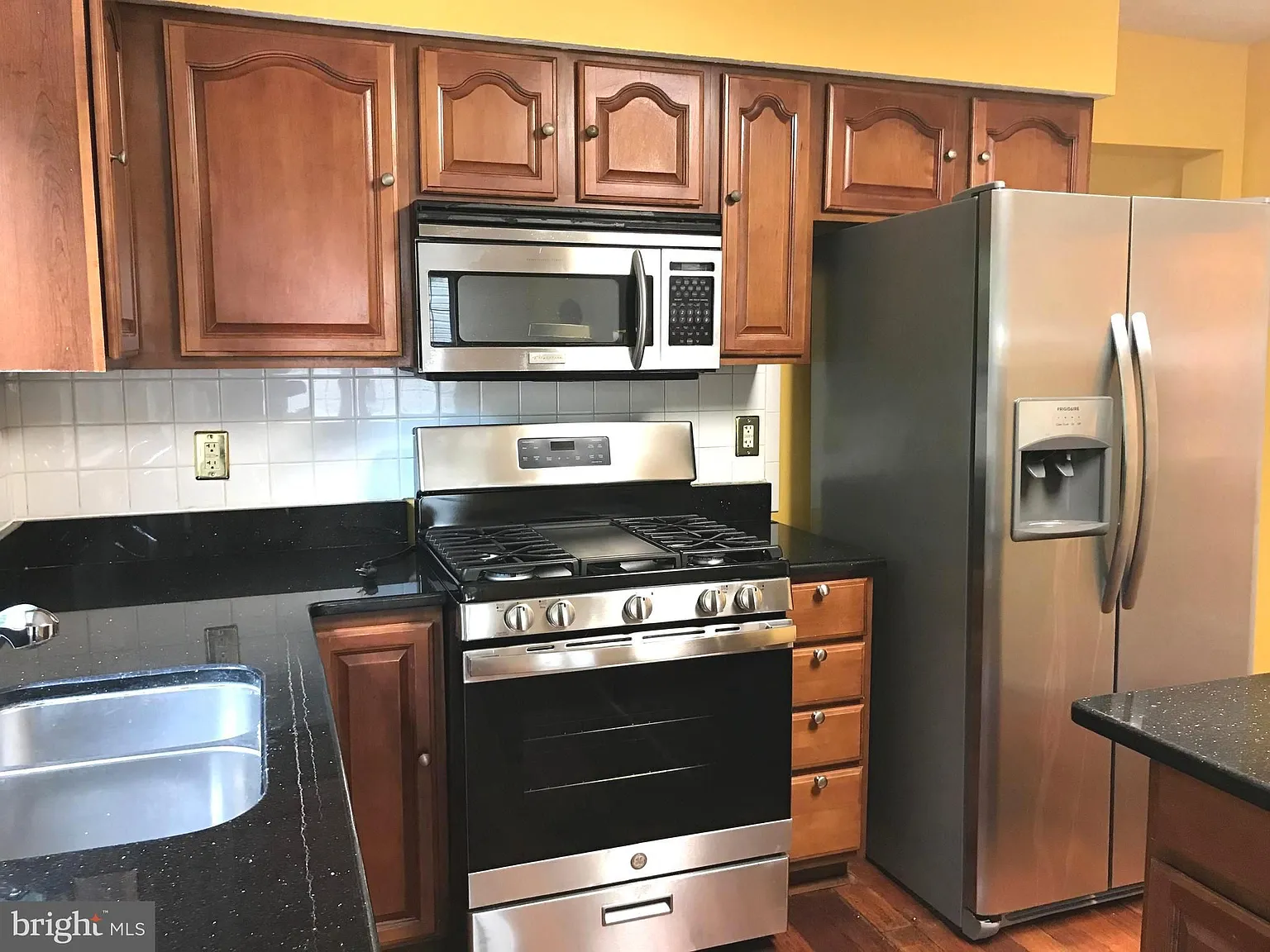 4 bed, 3.5 bath, 1904 sqft, $3,500 — Photo 2