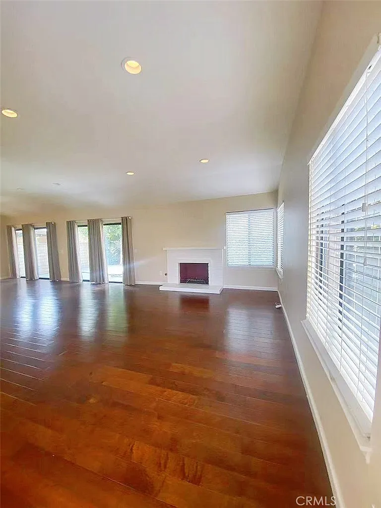 3 bed, 1637 sqft, $3,200 — Photo 4