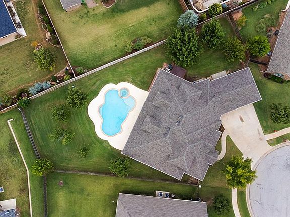 5th image of 15405 Essex Ct