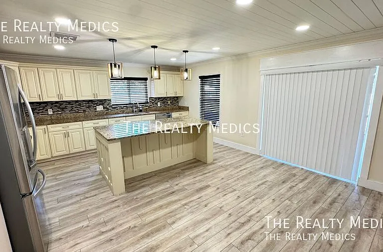 1040 Elderberry Dr — Photo 14