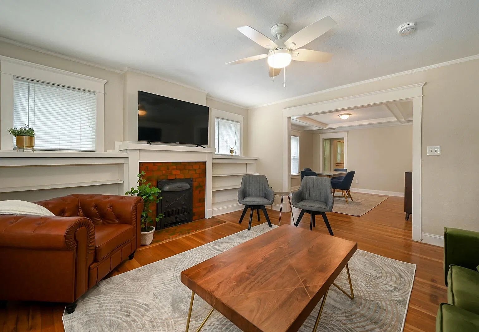 2 bed, 1000 sqft, $1,395 — Photo 2