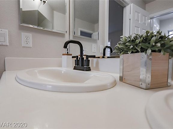 4th image of 1822 Country Meadows Dr