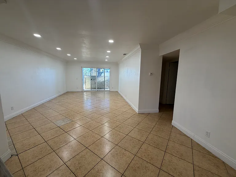 721 W 1st St #F103 — Photo 1