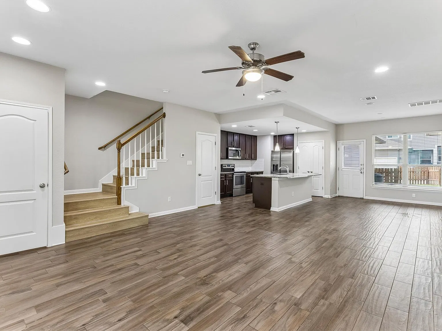 3 bed, 2.5 bath, 1589 sqft, $2,075 — Photo 3