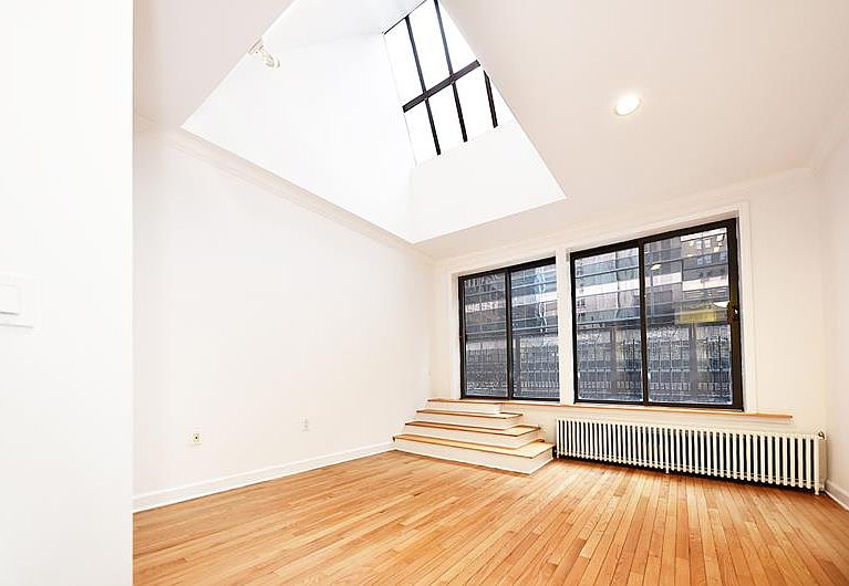 1st image of 40 E 58th St APT 6A